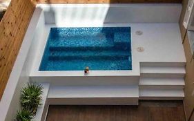 Nemeseos 1st floor homm Apartment with Roof Garden&Pool